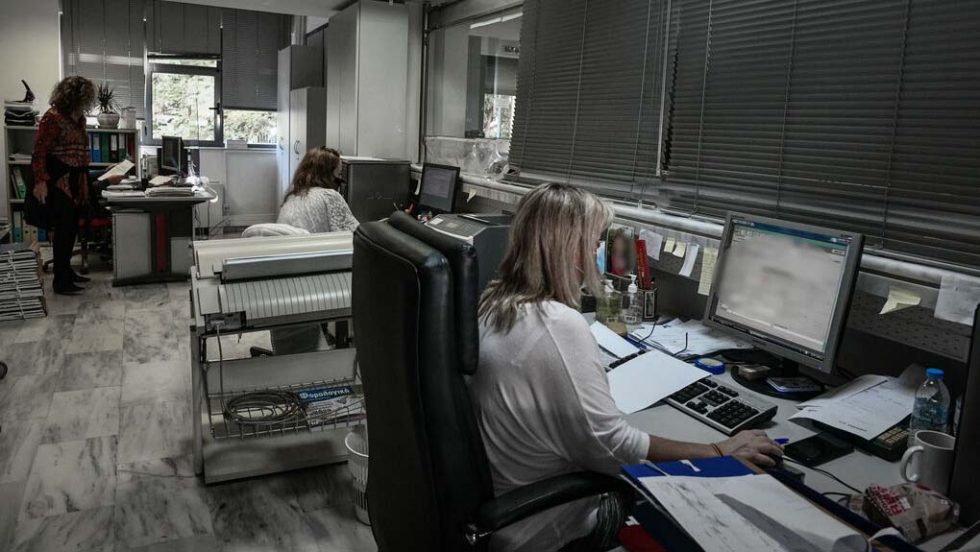 Θεσσαλονίκη: Εφοριακός «κελαηδούσε» σε καταστηματάρχες επικείμενες εφόδους με το αζημίωτο
